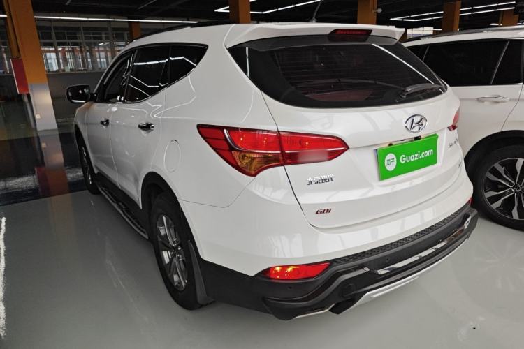 Used Hyundai Santa Fe 2013 2.4L Automatic 4x4 Smart Version Exterior 2