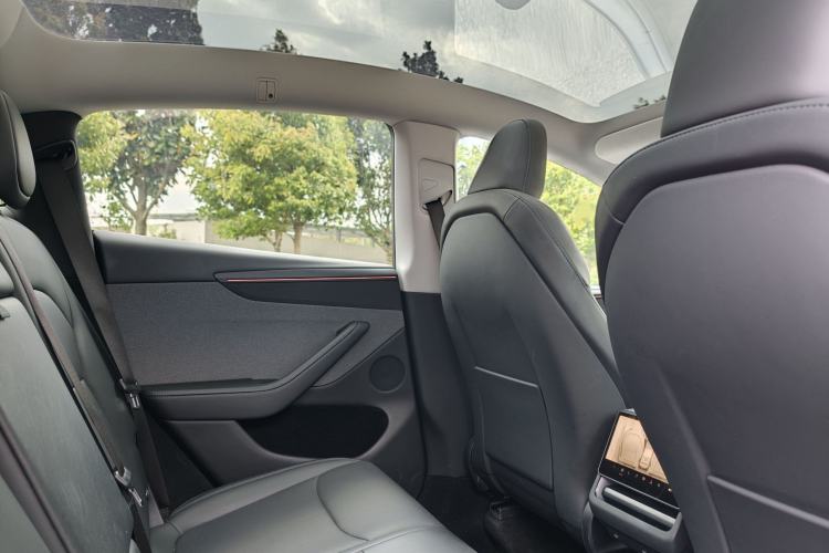 Used Tesla Model Y 2025 Rear-Wheel-Drive Version