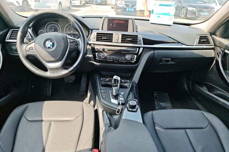 Used BMW 3 Series 2017 318i Fashion Model
