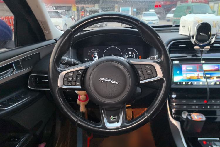 Used Jaguar XEL 2018 2.0T 200 PS Premium Edition Steering Wheel