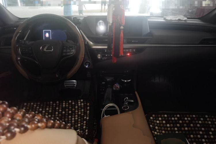 Used Lexus ES 2020 300h Premier Edition