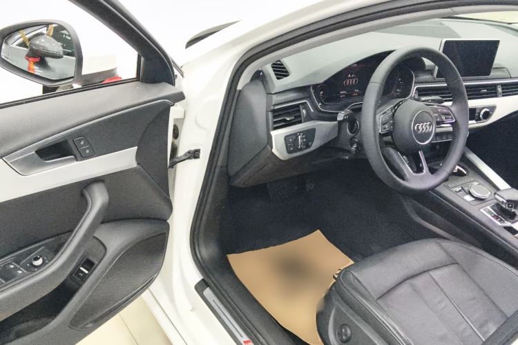 Used Audi A4L 2019 40 TFSI Fashion Edition China VI Emission Standard Driver Seat