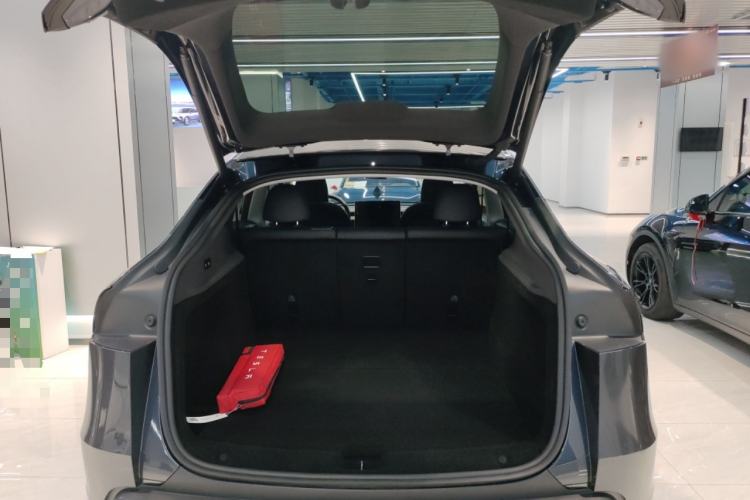 Used Tesla Model Y 2025 Rear-Wheel-Drive Version Trunk