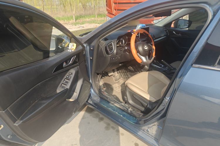 Used Mazda 3 Axela 2016 Sedan 1.5L Automatic Comfort Model