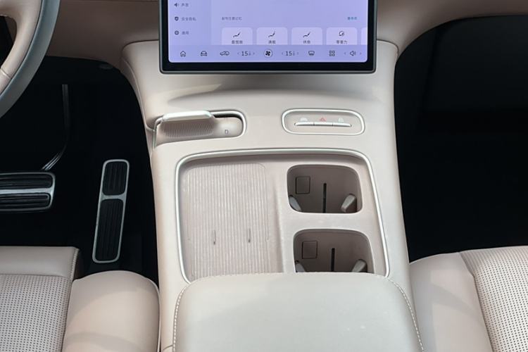 Used Nio ES8 2023 100kWh Interior 7