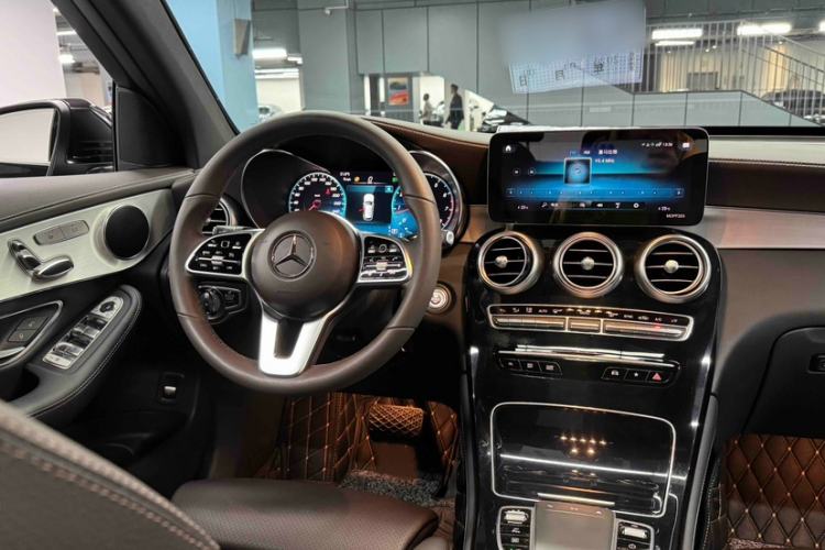 Used Mercedes-Benz GLC 2021 GLC 260 L 4MATIC Dynamic Edition Interior 3