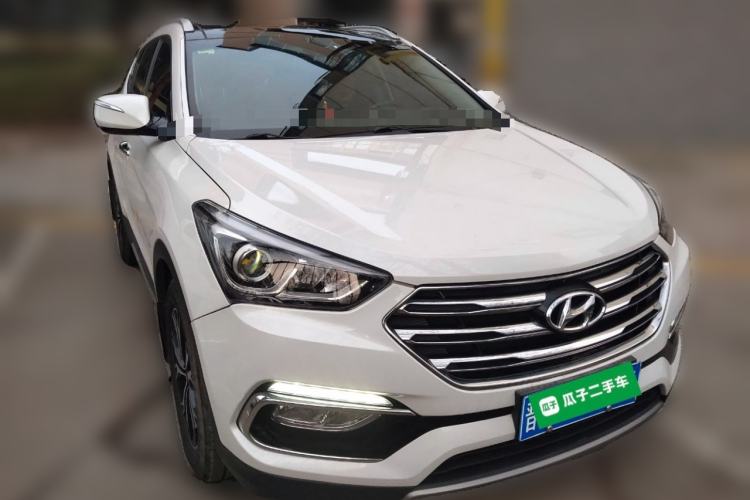 Used Hyundai Santa Fe 2017 2.0T Automatic Two-Wheel Drive Smart Version 7 Seats
