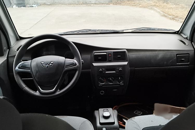 Used Wuling Rongguang EV 2020 Basic Version 7-Seater 300 km
