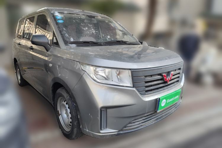 Used Wuling Hongguang PLUS 2019 1.5T Manual Standard Edition 5 Seats Front Right 45 Deg