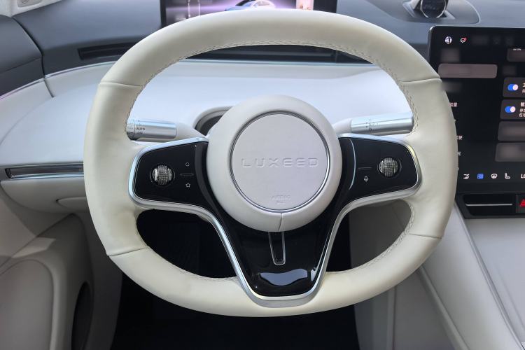 Used Hima Luxeed R7 2024 All-Electric 667 km Max