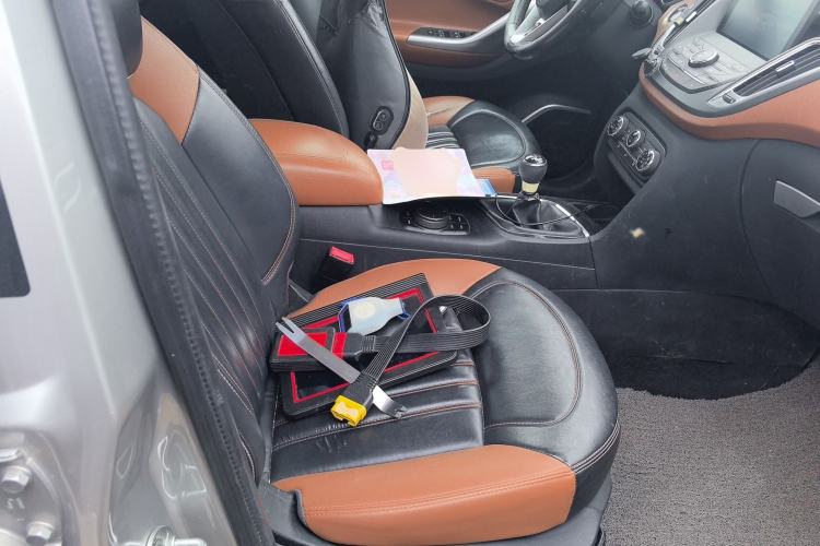 Used Soueast DX7 2015 1.5T Manual Luxury Model Right Front Seat