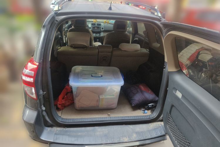 Used Toyota RAV4 2011 2.0L Automatic Luxury Edition Trunk