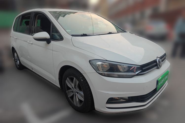 Used Volkswagen Touran 2016 Volkswagen Touran L 280TSI Manual Trend Edition Front Right 45 Deg