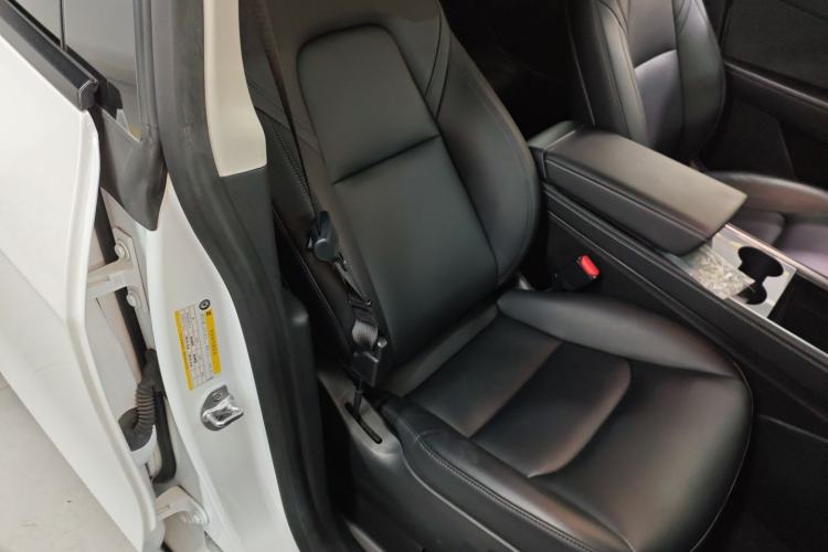 Used Tesla Model Y 2022 Long-Range All-Wheel-Drive Version
