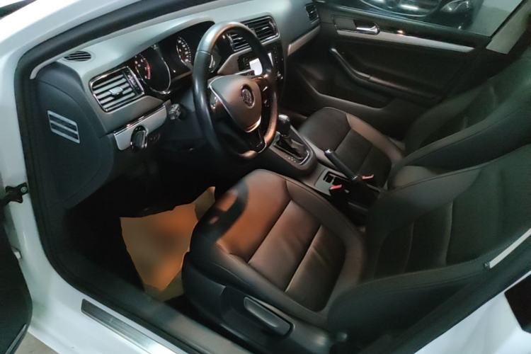 Used Volkswagen Sagitar 2015 1.6L Automatic Comfort Model Left Front Seat