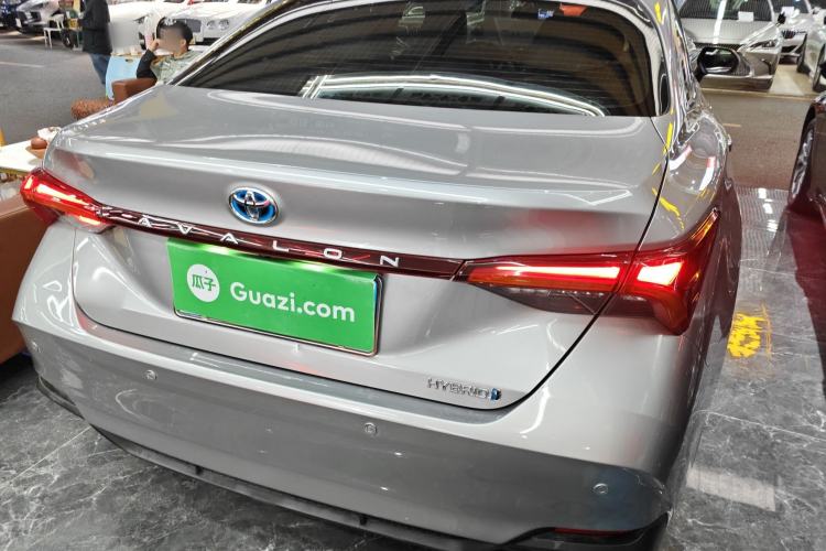 Used Toyota Avalon 2019 Dual-Engine 2.5L Luxury Edition China VI Standard