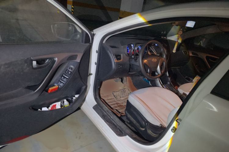 Used Hyundai Elantra (5th Generation / Langdong) 2015 1.6L Automatic Fashion Model