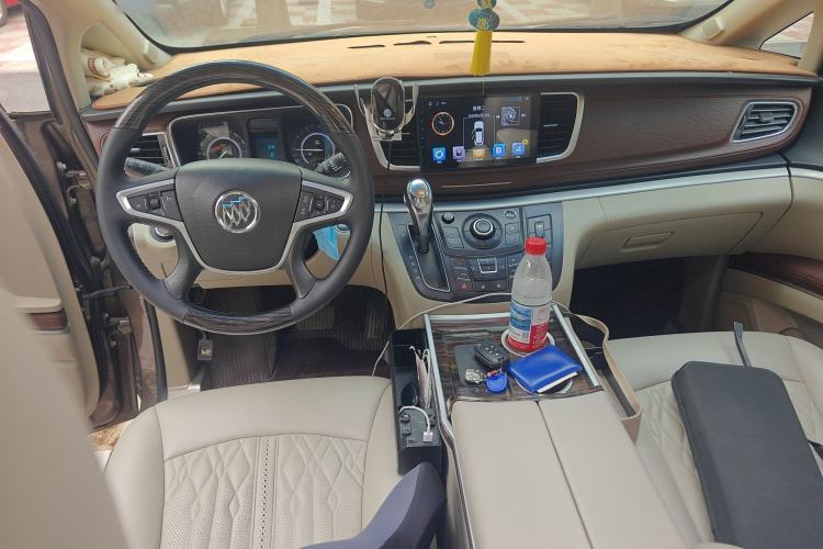 Used Buick GL8 2017 25S Luxury Version China V Standard Center Console