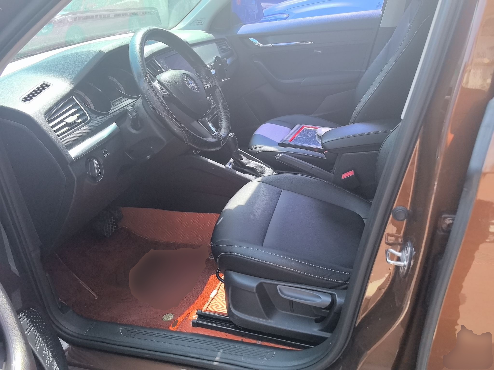 Переднее сиденье в автомобиле