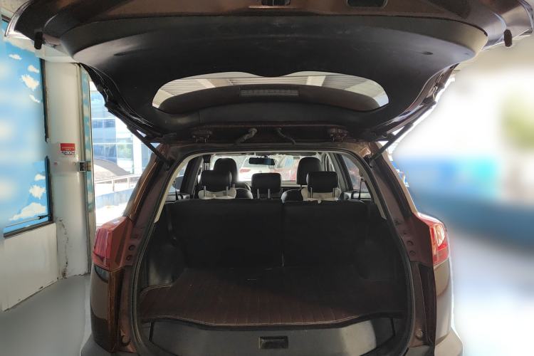 Used Toyota RAV4 2015 2.0L CVT Two-Wheel Drive Fashion Edition Trunk