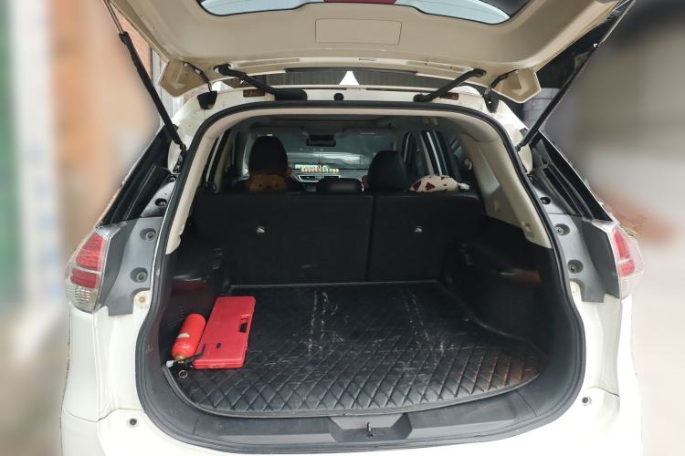 Used Nissan X-Trail 2015 2.0L CVT Comfort MAX Edition 2WD Trunk