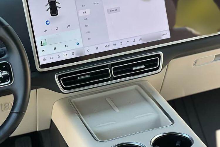 Used Li Auto L8 2023 Max model Interior 4