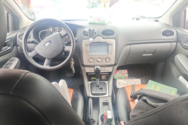 Used Ford Focus 2013 Hatchback Classic 1.8L Automatic Base Model Center Console