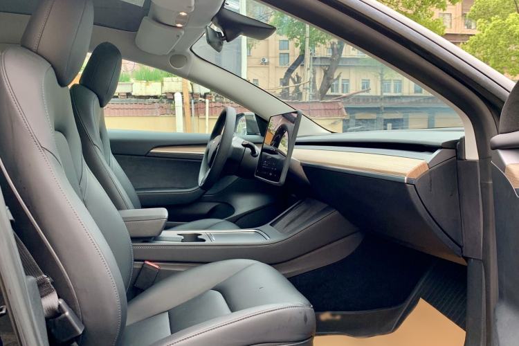 Used Tesla Model 3 2022 Rear-Wheel-Drive Version Interior 2