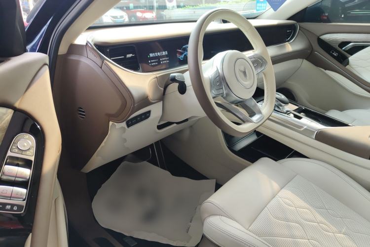 Used VOYAH FREE 2021 Four-Wheel Drive Standard Range-Extended Exclusive Luxury Package Interior 3