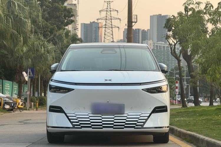 Used XPeng X9 2025 740 Ultra-Long Range Max Exterior 4