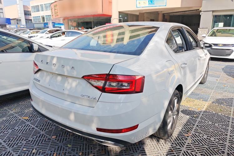 Used Skoda Octavia 2020 1.5L Automatic SmartDrive Luxury Edition Rear Right 45 Deg