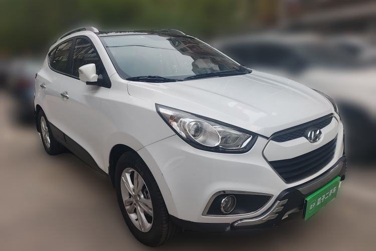 Used Hyundai ix35 2012 2.0L Automatic 4x4 Prestige Edition GLS Front Right 45 Deg