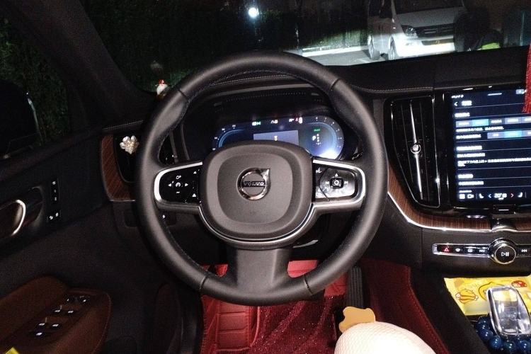 Used Volvo XC60 New Energy 2025 Plug-in Hybrid Long-Range All-Wheel Drive Smart & Luxurious Edition
