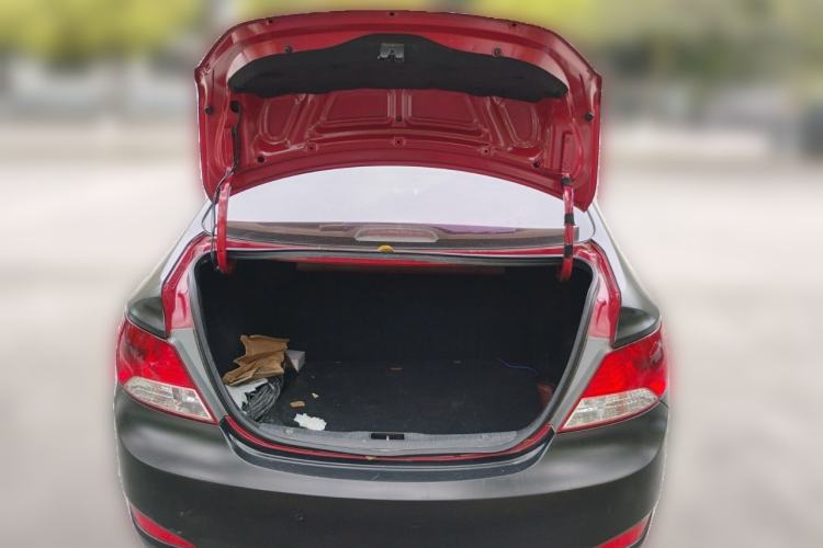 Used Hyundai Verna (older generation) 2010 Sedan 1.4L Automatic Luxury GLS Trim Trunk