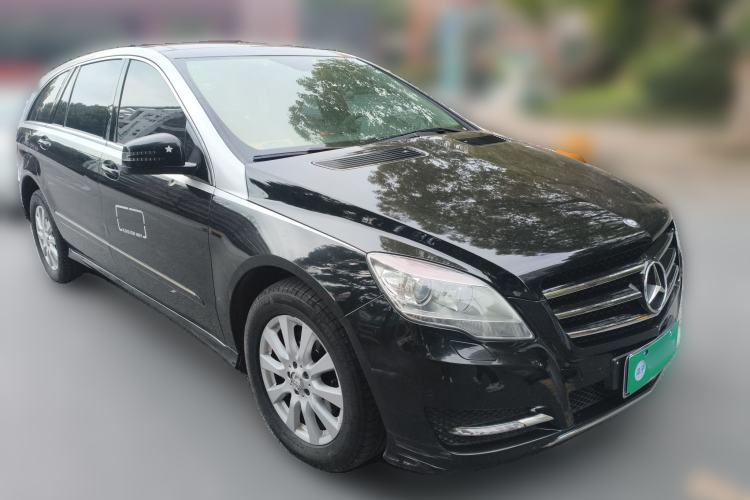 Used Mercedes-Benz R-Class 2014 R 320 4MATIC Business Model Front Right 45 Deg