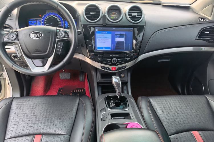 Used BYD S7 2015 2.0T Automatic Prestige Model Center Console