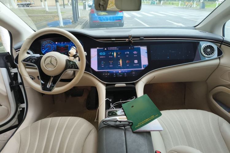 Used Mercedes-Benz EQS 2022 450+ Pioneer Edition Center Console