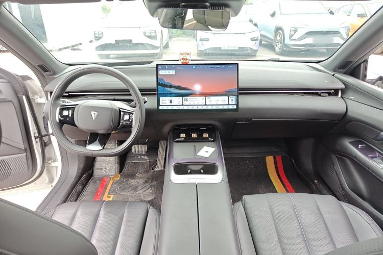 Used Deepal L07 2025 230 Ultra with DeepBlue Intelligent Driving AD PRO Extended-Range Version Center Console