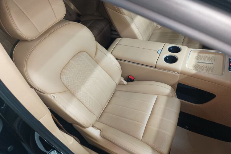 Used VOYAH Dream 2025 PHEV Four-Wheel Drive Prestige Kunpeng Edition
