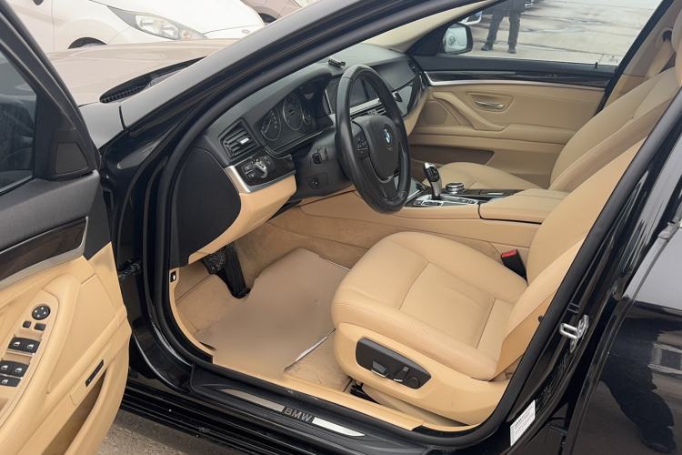 Used BMW 5 Series 2014 528Li Leading Model

