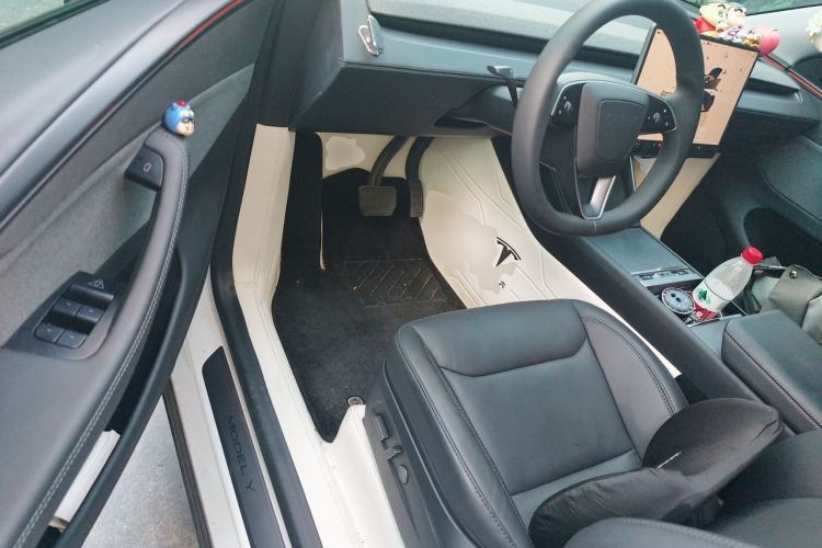 Used Tesla Model Y 2025 Rear-Wheel-Drive Version
