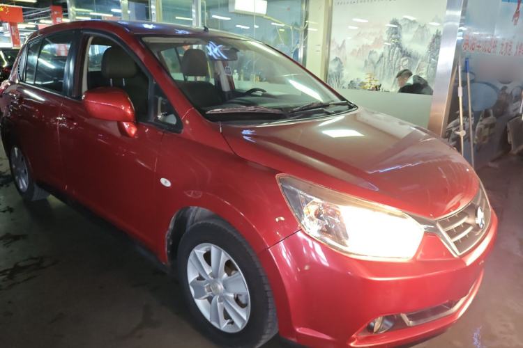 Used Venucia R50 2013 1.6L Manual Fashion Edition
