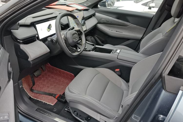 Used Lynk & Co 08 EM-P 2025 220 km All-Wheel-Drive Performance Halo Left Front Seat