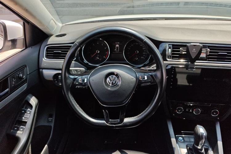 Used Volkswagen Sagitar 2018 180TSI DSG Prestige Edition Steering Wheel