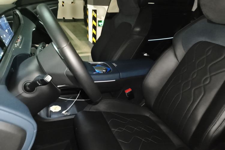 Used VOYAH FREE 2023 Four-Wheel Drive Extended-Range Model with Ultra-Long Range Left Front Seat