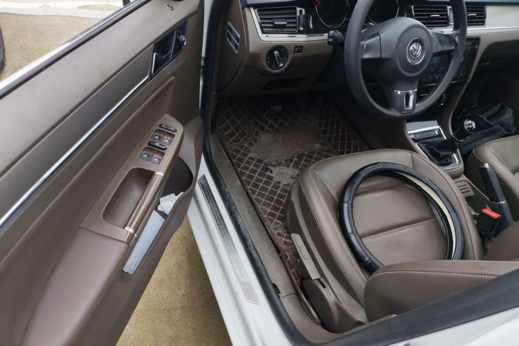 Used Volkswagen Bora 2014 1.4 TSI Manual Comfort Model Driver Seat