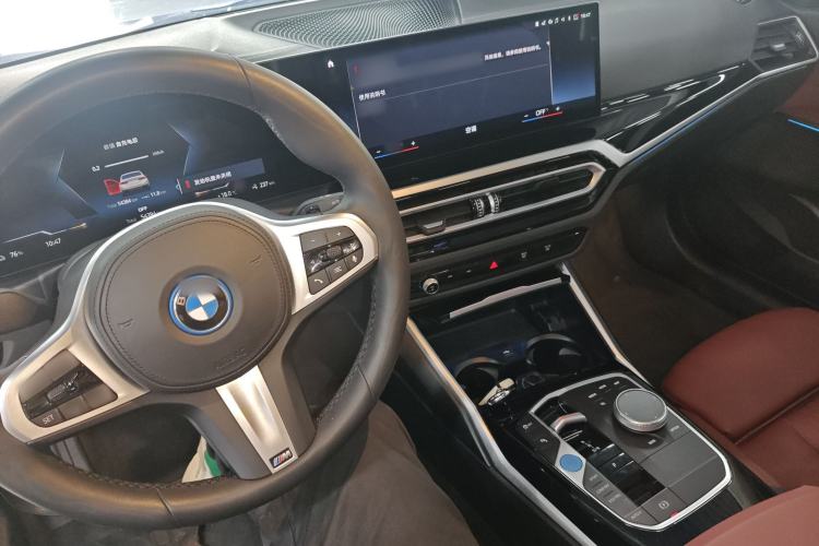 Used BMW i3 2024 eDrive 35 L Center Console