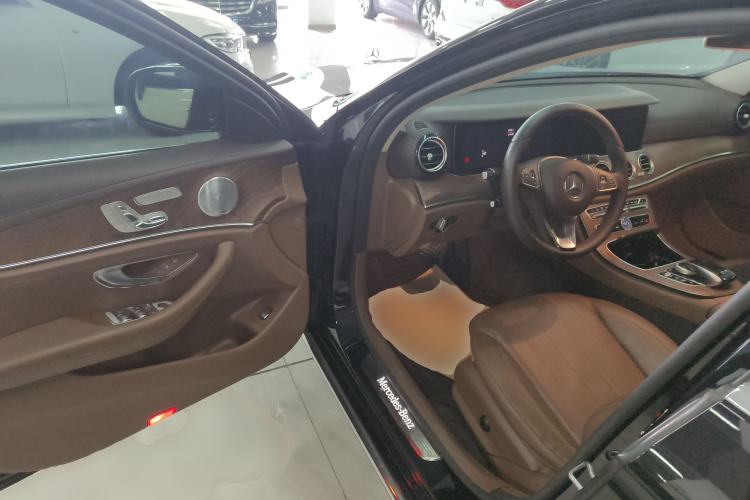 Used Mercedes-Benz E-Class 2018 Facelift E 300 L Luxury Edition
