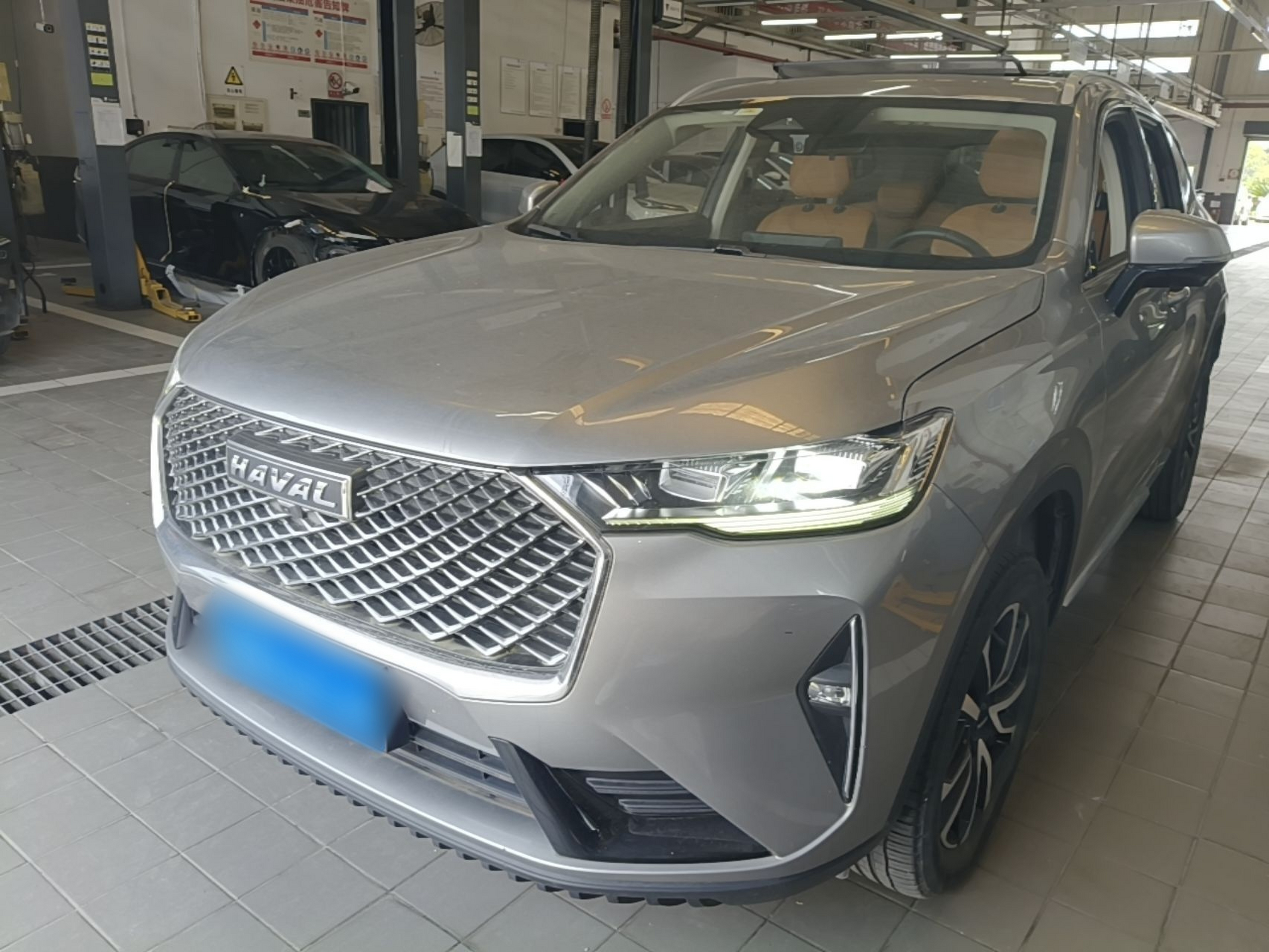 Под передней частью автомобиля