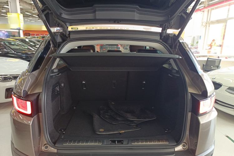 Used Land Rover Range Evoque 2017 2.0T SE Smart Glow Edition Trunk